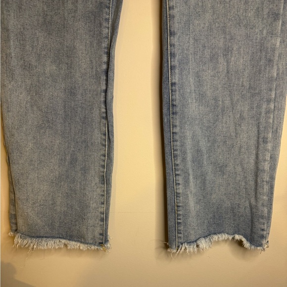 PrettyLittleThing light blue wash long leg jeans with raw hem- size 6 - Picture 3 of 10